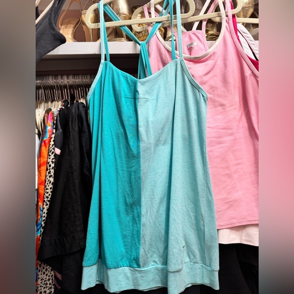 Lot of Nike Women's Assorted Color Tank Tops - Picture 4 of 5